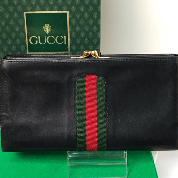 Gucci Handbags - EUC Gucci Black Leather Sherry line twist lock long wallet with box
